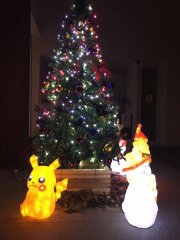 Pikachu & Christmas tree