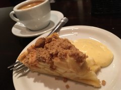 Apple crumble pie at Bespoque