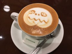 Halloween latte at Aux Bacchanales, Kioichhō