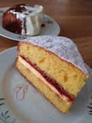 Victoria sponge & Ginger and white