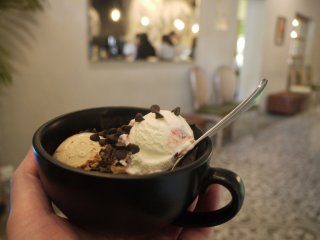 Red velvet & Planet ice cream